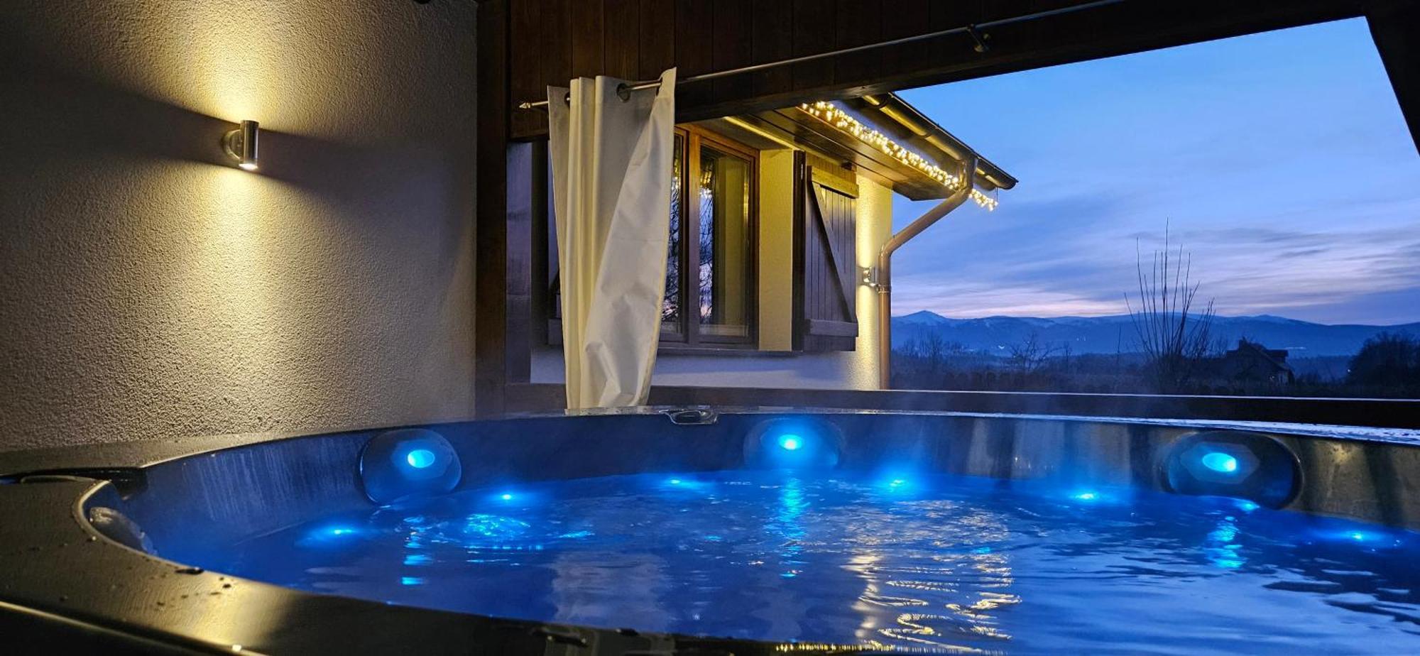 Pod Swierkami & Jacuzzi Ferienhaus
